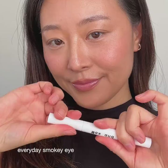 An easy everyday smoky eye with the Everyday Nudes Eyeshadow Palette