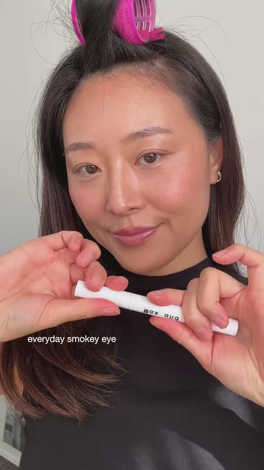 An easy everyday smoky eye with the Everyday Nudes Eyeshadow Palette